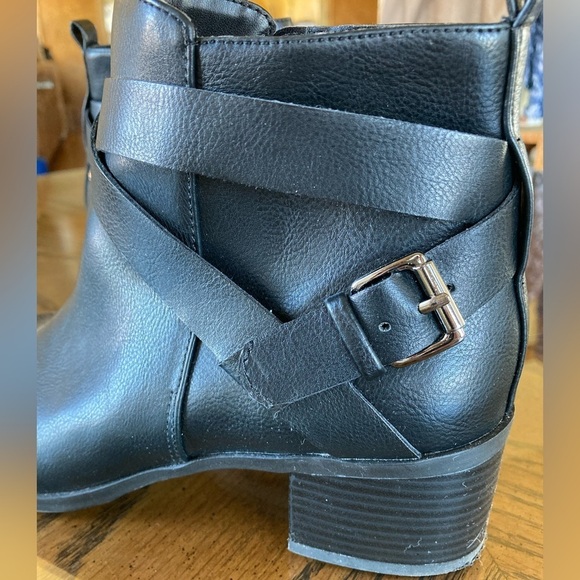 Anne Klein Javen Black Heeled Zip Booties. Size 8.5. - Picture 6 of 8